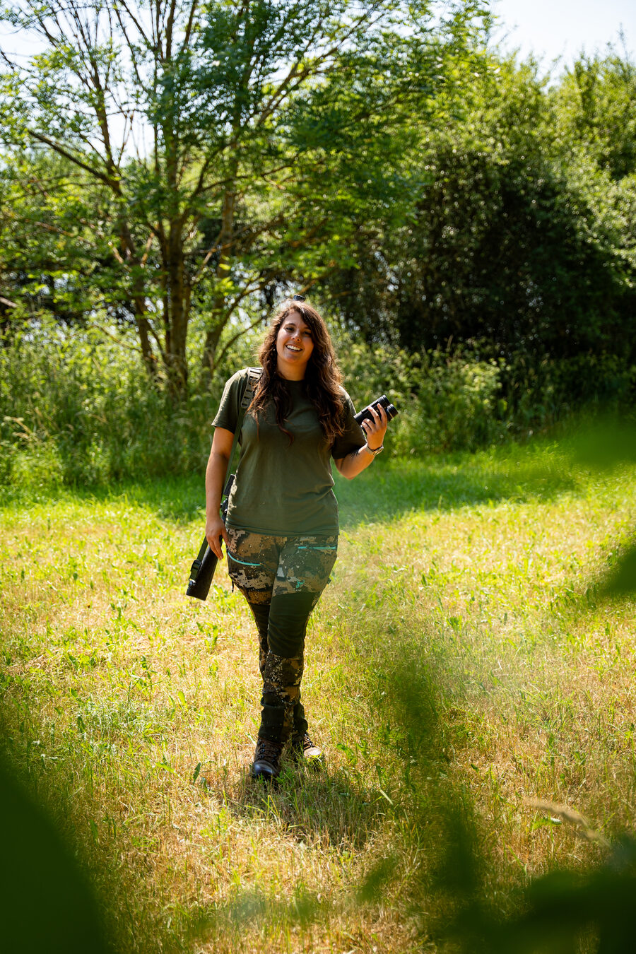Claudia Breit, Psychologin und Gründerin von Hunting Tales, im Wald